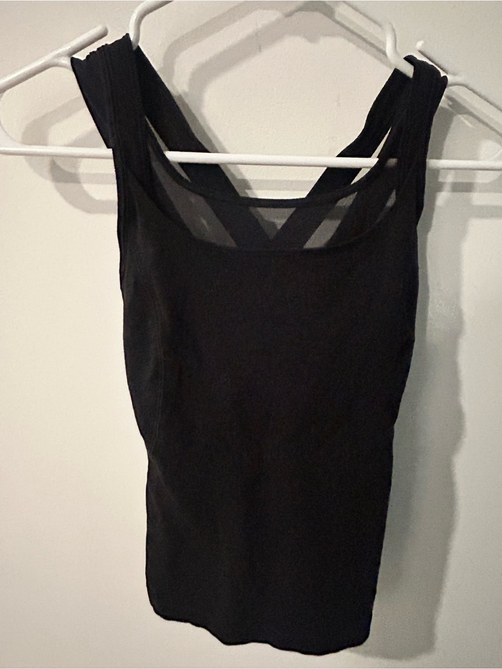 lululemon athletica Black Athletic Enhearten  with cross back straps  size 2